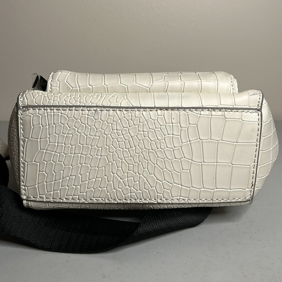Kendall & Kylie Small Crossbody Purse White NWT - Picture 7 of 16